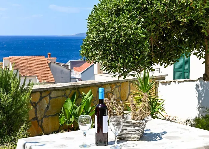Grande Vista - Lovely With Private Spacious Lush Mediterranean Patio And Sea View *