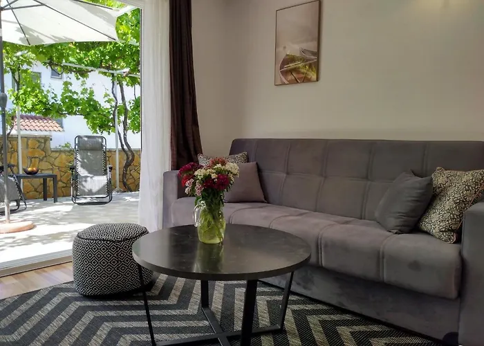 Grande Vista - Lovely With Private Spacious Lush Mediterranean Patio And Sea View Διαμέρισμα *