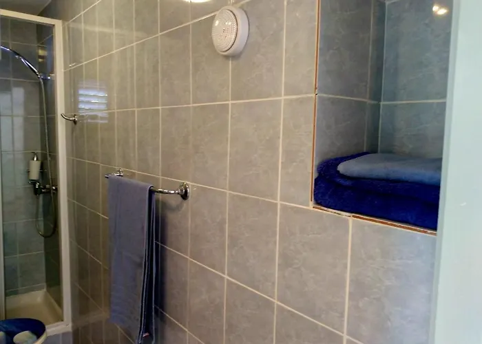 Grande Vista - Lovely With Private Spacious Lush Mediterranean Patio And Sea View
