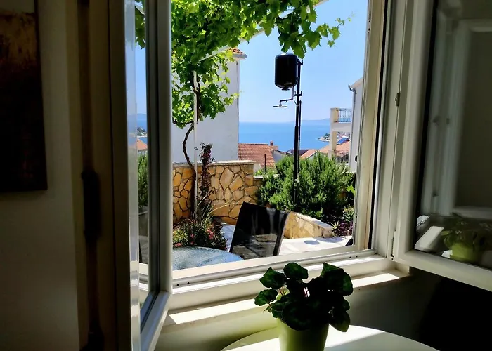 Grande Vista - Lovely With Private Spacious Lush Mediterranean Patio And Sea View *