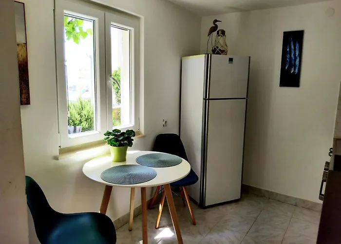 Grande Vista - Lovely With Private Spacious Lush Mediterranean Patio And Sea View *
