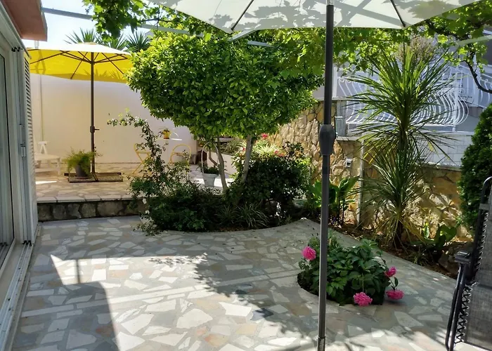 Grande Vista - Lovely With Private Spacious Lush Mediterranean Patio And Sea View Τρογκίρ