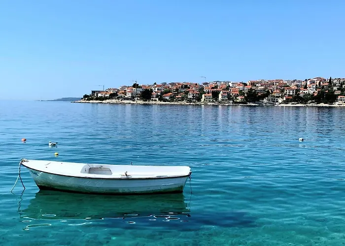 Grande Vista - Lovely With Private Spacious Lush Mediterranean Patio And Sea View