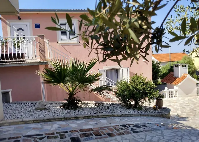 Grande Vista - Lovely With Private Spacious Lush Mediterranean Patio And Sea View Διαμέρισμα Τρογκίρ