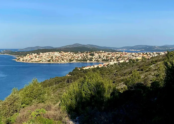 Grande Vista - Lovely With Private Spacious Lush Mediterranean Patio And Sea View *