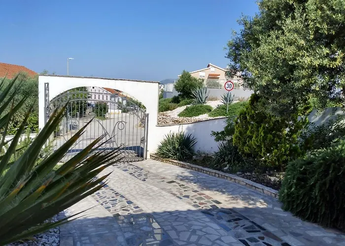 Grande Vista - Lovely With Private Spacious Lush Mediterranean Patio And Sea View Διαμέρισμα *