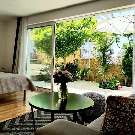 Grande Vista - Lovely With Private Spacious Lush Mediterranean Patio And Sea View Apartman Trogir