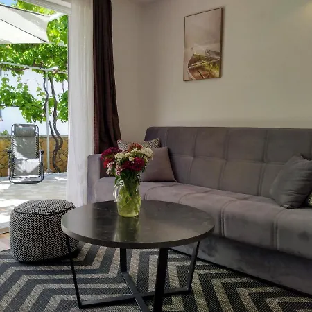 Grande Vista - Lovely With Private Spacious Lush Mediterranean Patio And Sea View 公寓 *