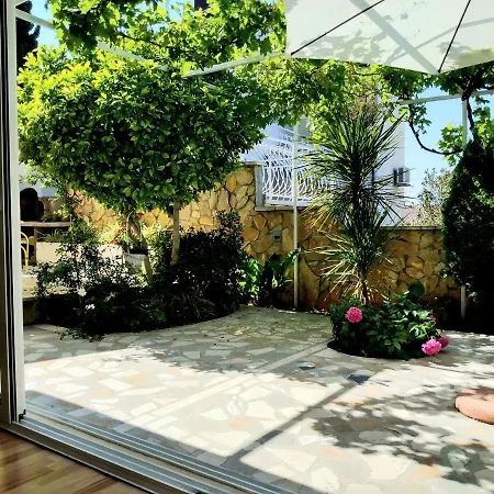 Grande Vista - Lovely With Private Spacious Lush Mediterranean Patio And Sea View *