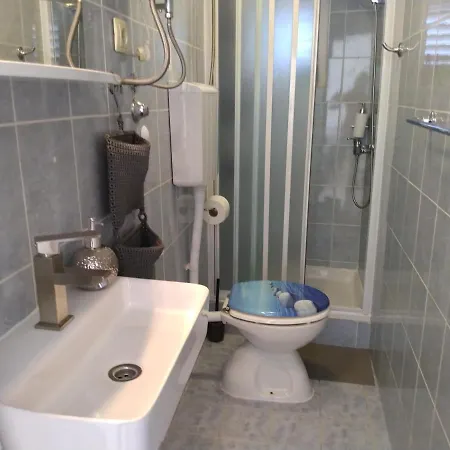 Grande Vista - Lovely With Private Spacious Lush Mediterranean Patio And Sea View Apartman