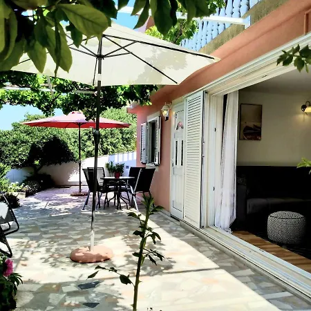 Grande Vista - Lovely With Private Spacious Lush Mediterranean Patio And Sea View Apartman *
