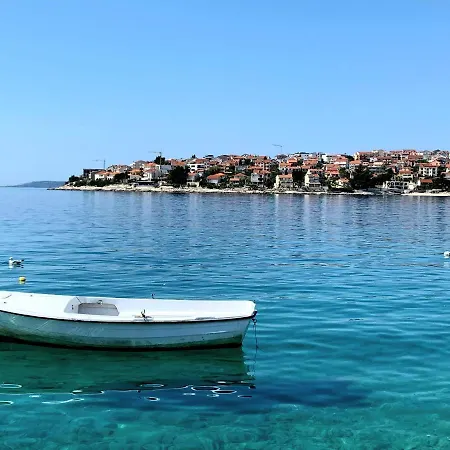 Grande Vista - Lovely With Private Spacious Lush Mediterranean Patio And Sea View