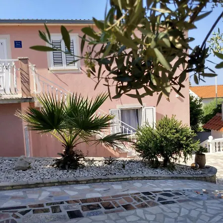 Grande Vista - Lovely With Private Spacious Lush Mediterranean Patio And Sea View Apartman Trogir