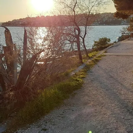 Grande Vista - Lovely With Private Spacious Lush Mediterranean Patio And Sea View Apartman Trogir