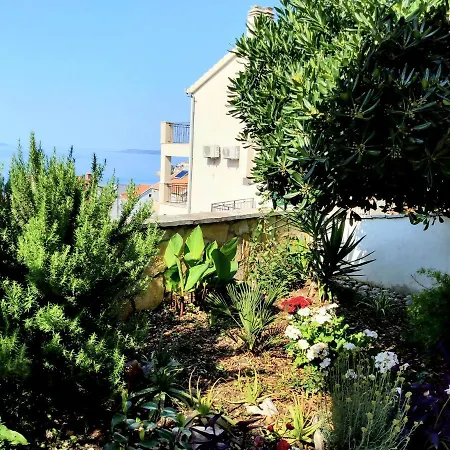 Grande Vista - Lovely With Private Spacious Lush Mediterranean Patio And Sea View Apartman *