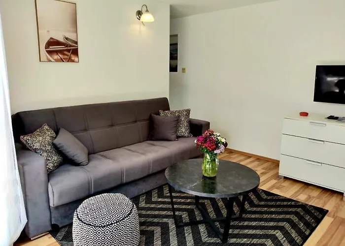 Appartement Grande Vista - Lovely With Private Spacious Lush Mediterranean Patio And Sea View Trogir