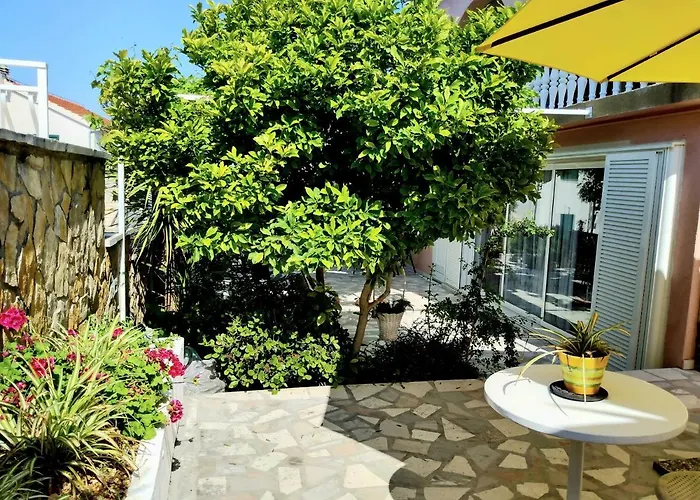 Appartement Grande Vista - Lovely With Private Spacious Lush Mediterranean Patio And Sea View Trogir