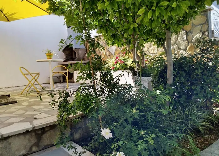 Grande Vista - Lovely With Private Spacious Lush Mediterranean Patio And Sea View Appartement