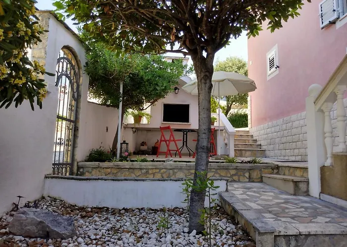 Grande Vista - Lovely With Private Spacious Lush Mediterranean Patio And Sea View Trogir