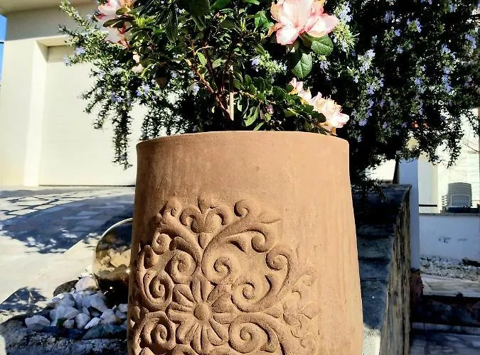 Grande Vista - Lovely With Private Spacious Lush Mediterranean Patio And Sea View Appartement *