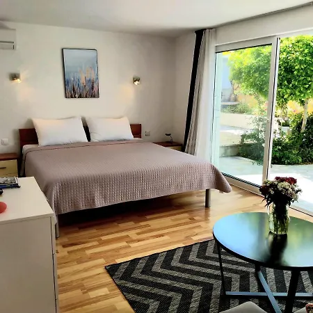 Grande Vista - Lovely With Private Spacious Lush Mediterranean Patio And Sea View *