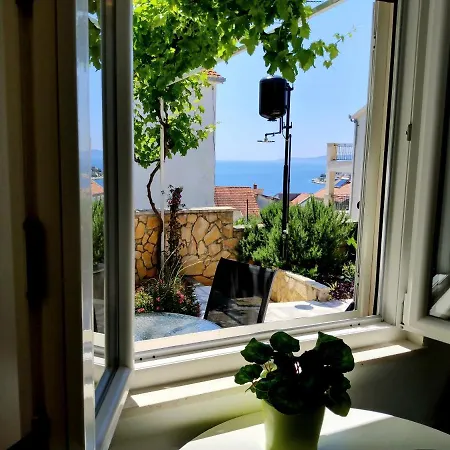 Grande Vista - Lovely With Private Spacious Lush Mediterranean Patio And Sea View *