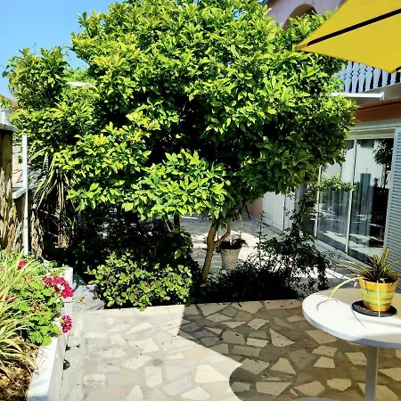 Apartament Grande Vista - Lovely With Private Spacious Lush Mediterranean Patio And Sea View Trogir